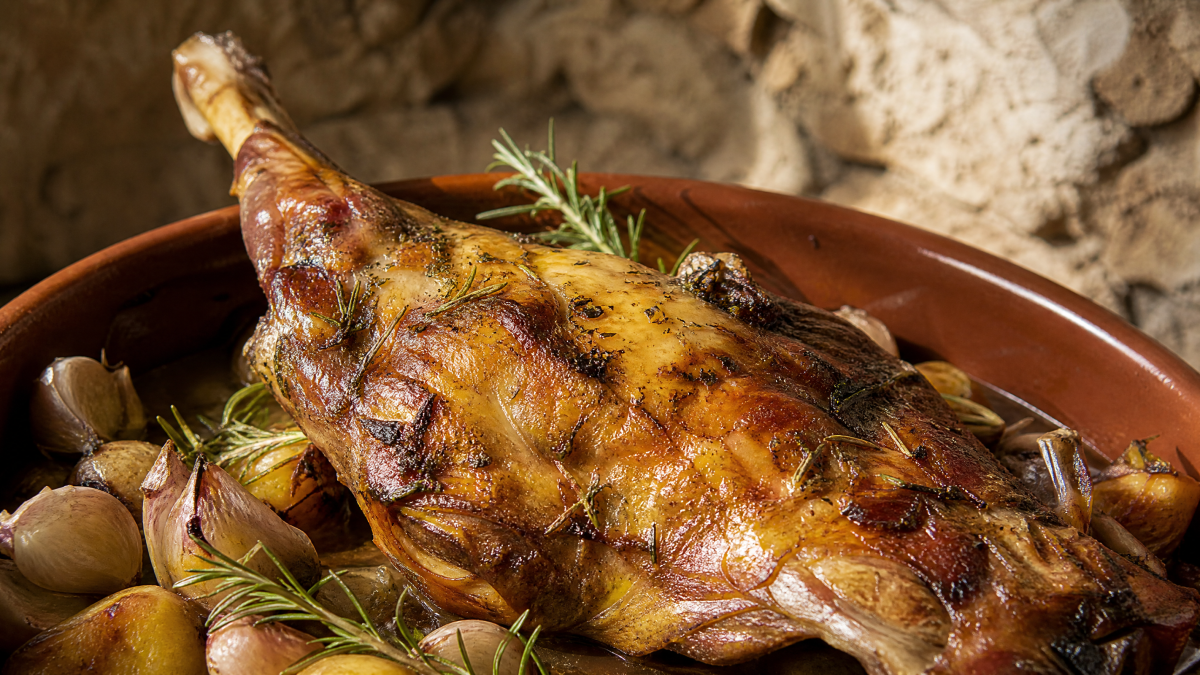 Ternasco de Aragón asado al horno — Restaurante Casa Agustín
