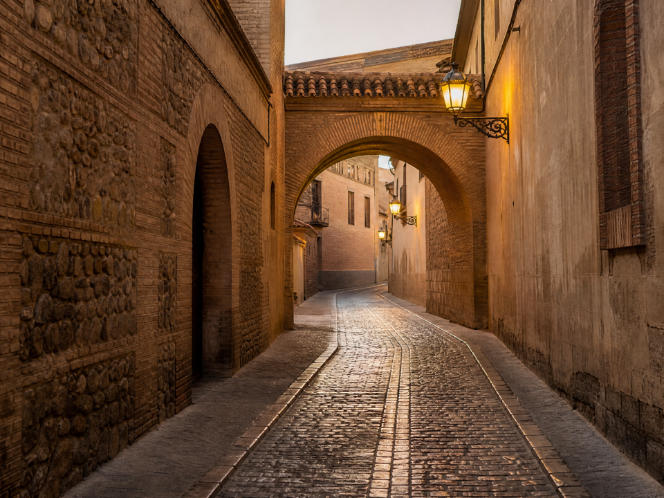 Callejón medieval Zaragoza — Restaurante Casa Agustín