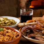 Mesa bodega aragonesa ternasco y vino — Restaurante Casa Agustín