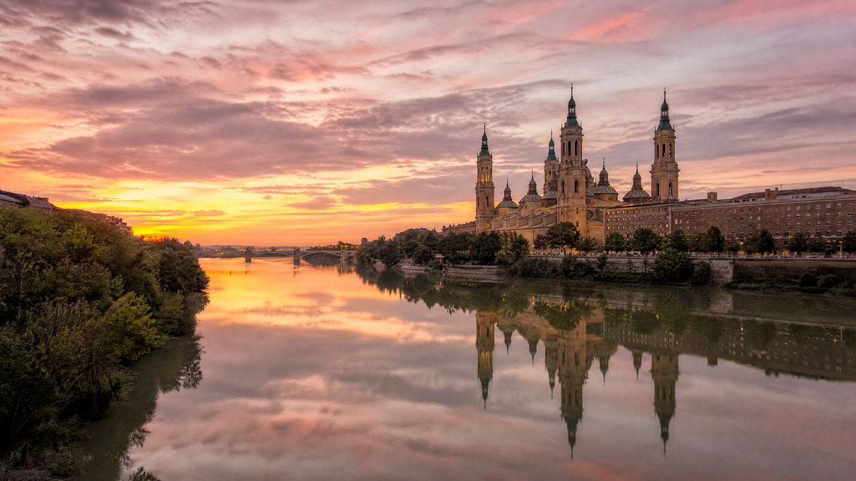 Panorámica río Ebro Zaragoza amanecer — Restaurante Casa Agustín