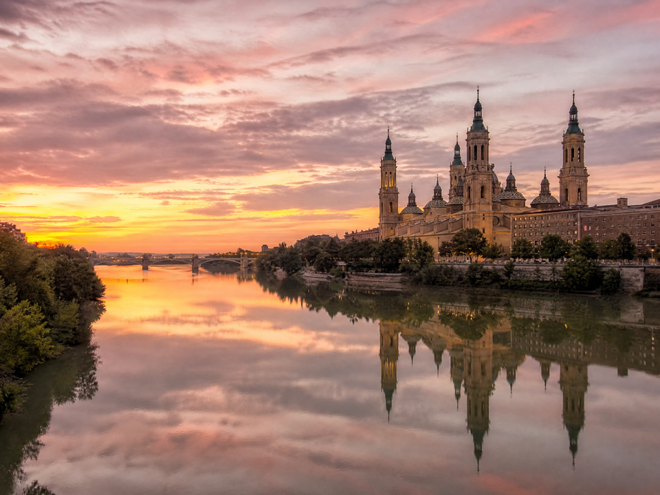Panorámica río Ebro Zaragoza amanecer — Restaurante Casa Agustín