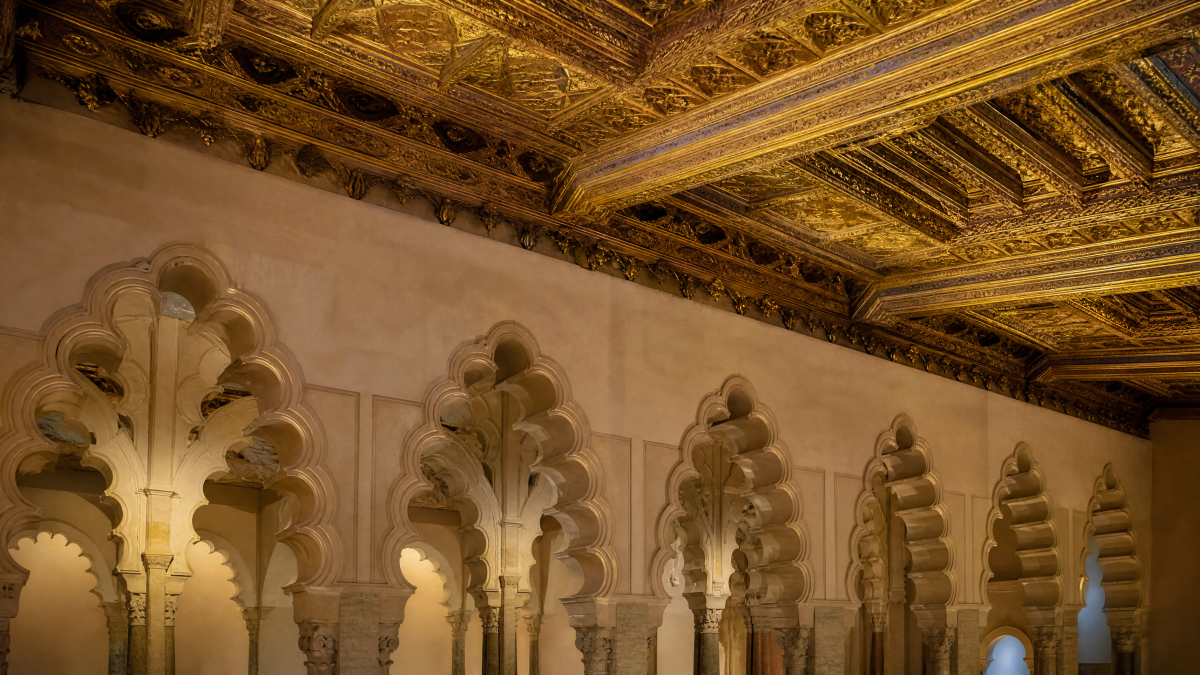 Palacio Aljafería artesonado mudéjar — Restaurante Casa Agustín