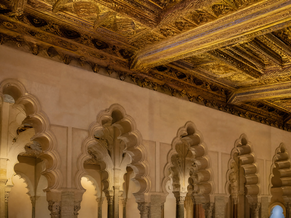 Palacio Aljafería artesonado mudéjar — Restaurante Casa Agustín