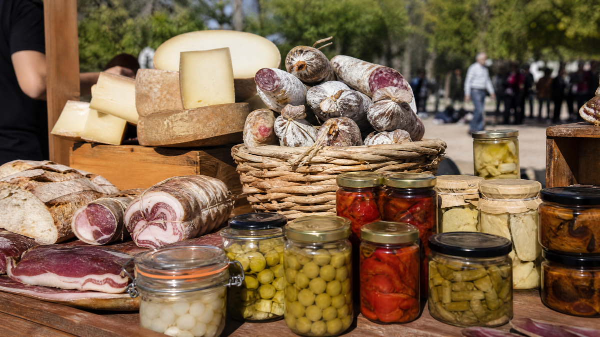 Mercado productos gastronómicos aragoneses — Restaurante Casa Agustín