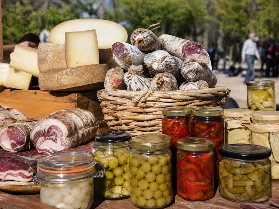 Mercado productos gastronómicos aragoneses — Restaurante Casa Agustín