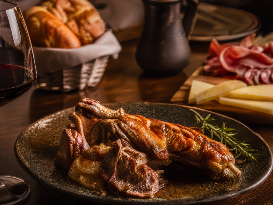 Maridaje vinos aragoneses ternasco y quesos — Restaurante Casa Agustín